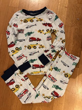 Schönes Pyjama Gr. 122/128