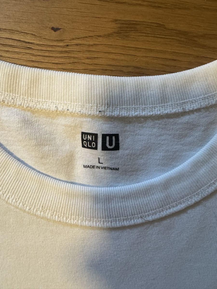 Uniqlo T-shirt: 2 Uniqlo T-Shirts L – Usato da Grüningen venduto da Jimmy20 5