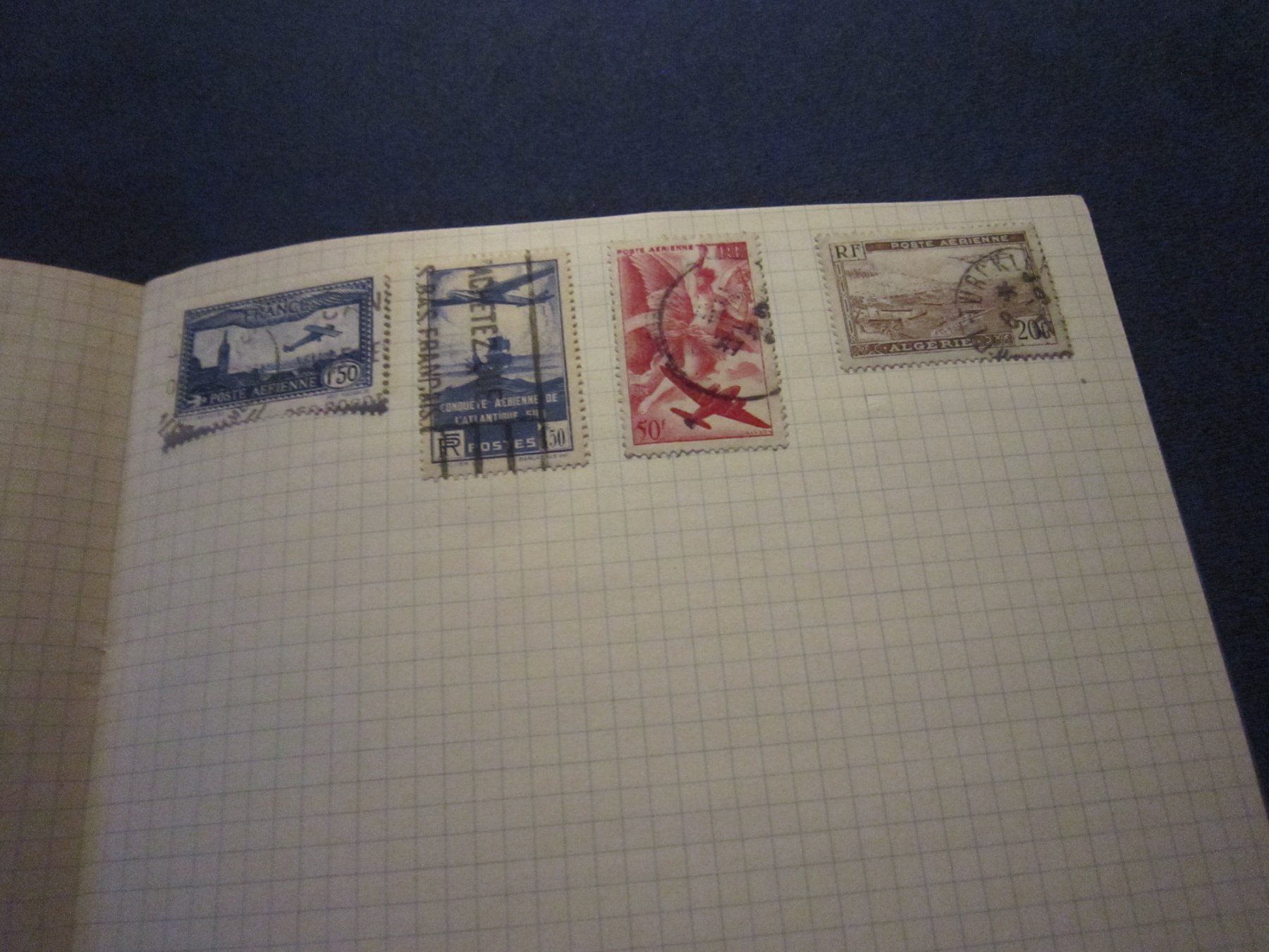 Tous les timbres: Büchlein mit Marken WELT – D'occasion à Giubiasco par sal_9j6w 7