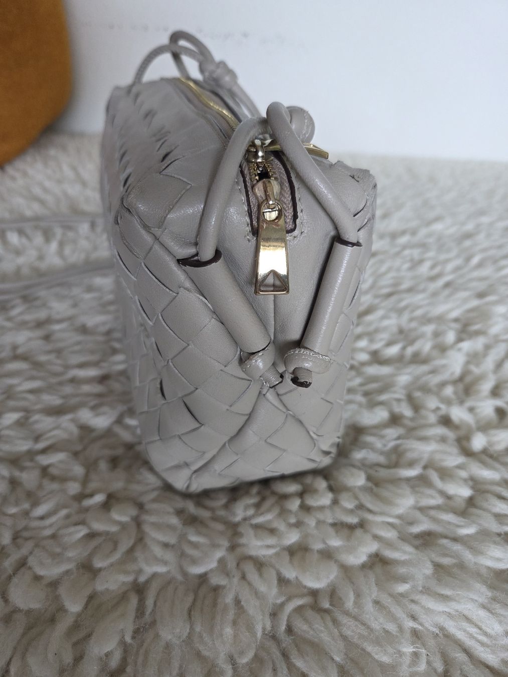 Taschen für Damen: Beige Leder Umhängetasche – Gebraucht aus Walchwil von Petulas 1