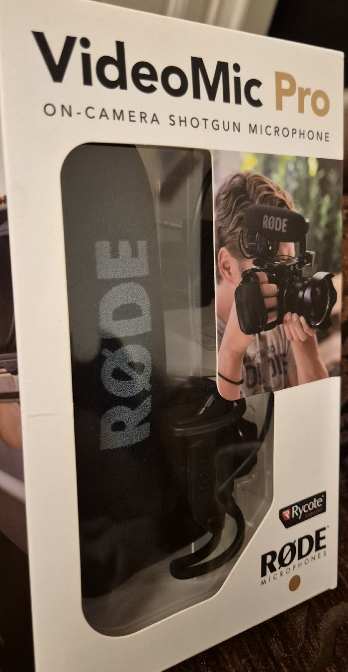 Røde Microfoni: RODE VideoMic Pro On-camera microphone | like new – Nuovo (secondo la descrizione) da Lausanne venduto da sgo_vm6d