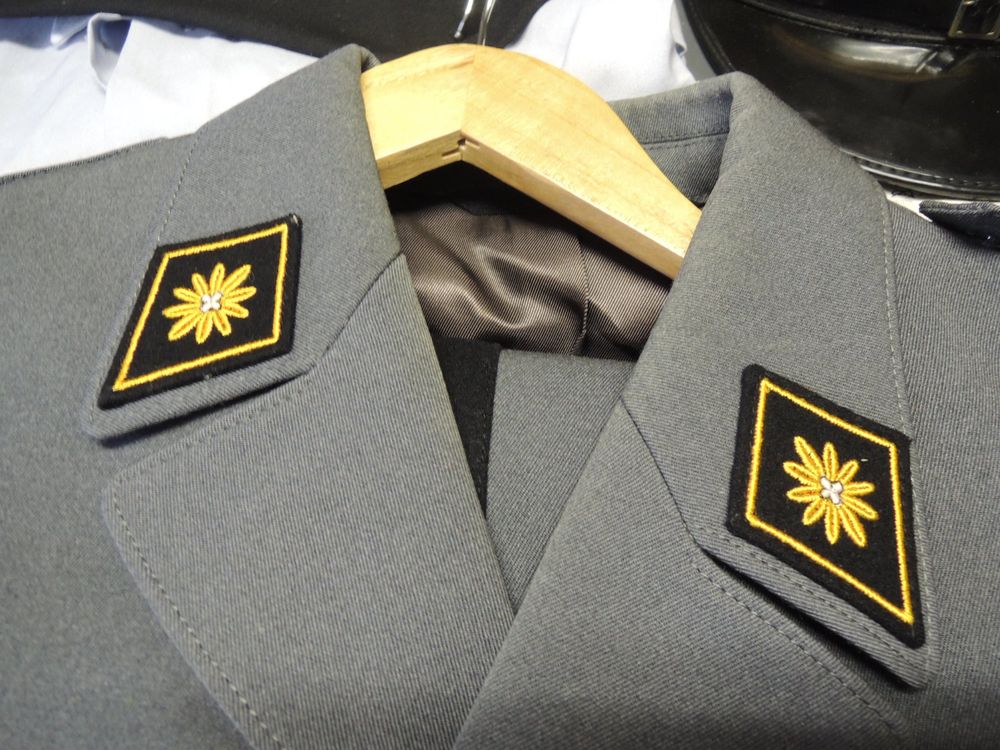 Schweizer Armee Uniformen: Uniform Oberstleutnant  im Gst "7 teilig" sehr schön – Gebraucht aus Uznach von Othmar52 8