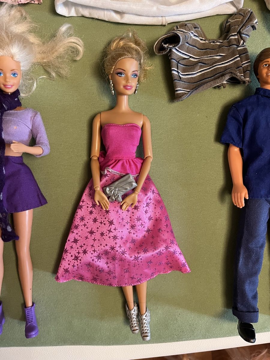 Puppen: Barbies mit Kleider und Zubehör – Gebraucht aus Büriswilen von val_n7hr 2