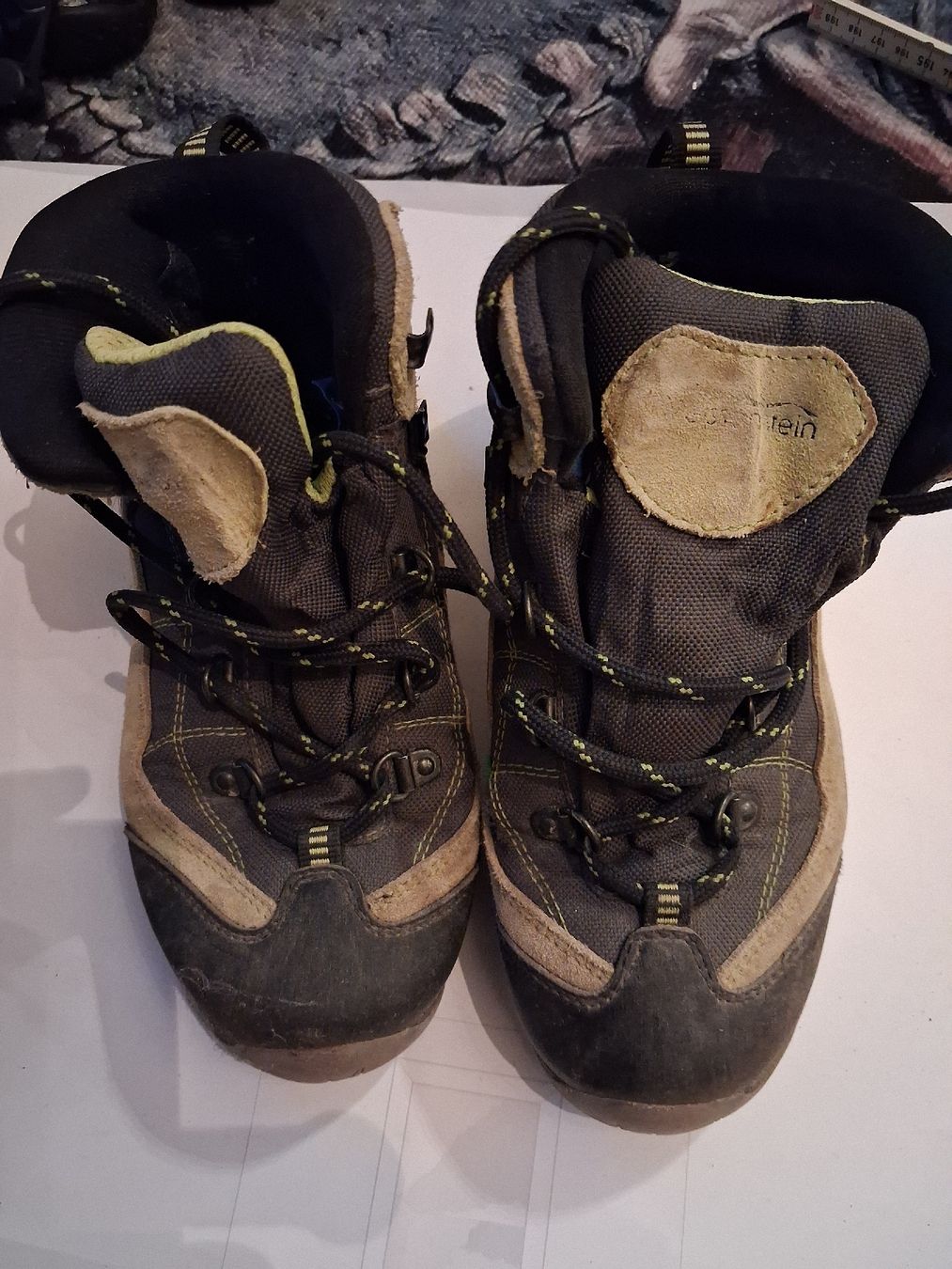 Scarpe per ragazzi: Robuste Wanderschuhe Gr. 33 von Weissenstein – Usato da Weiach venduto da Musikmaengu 1