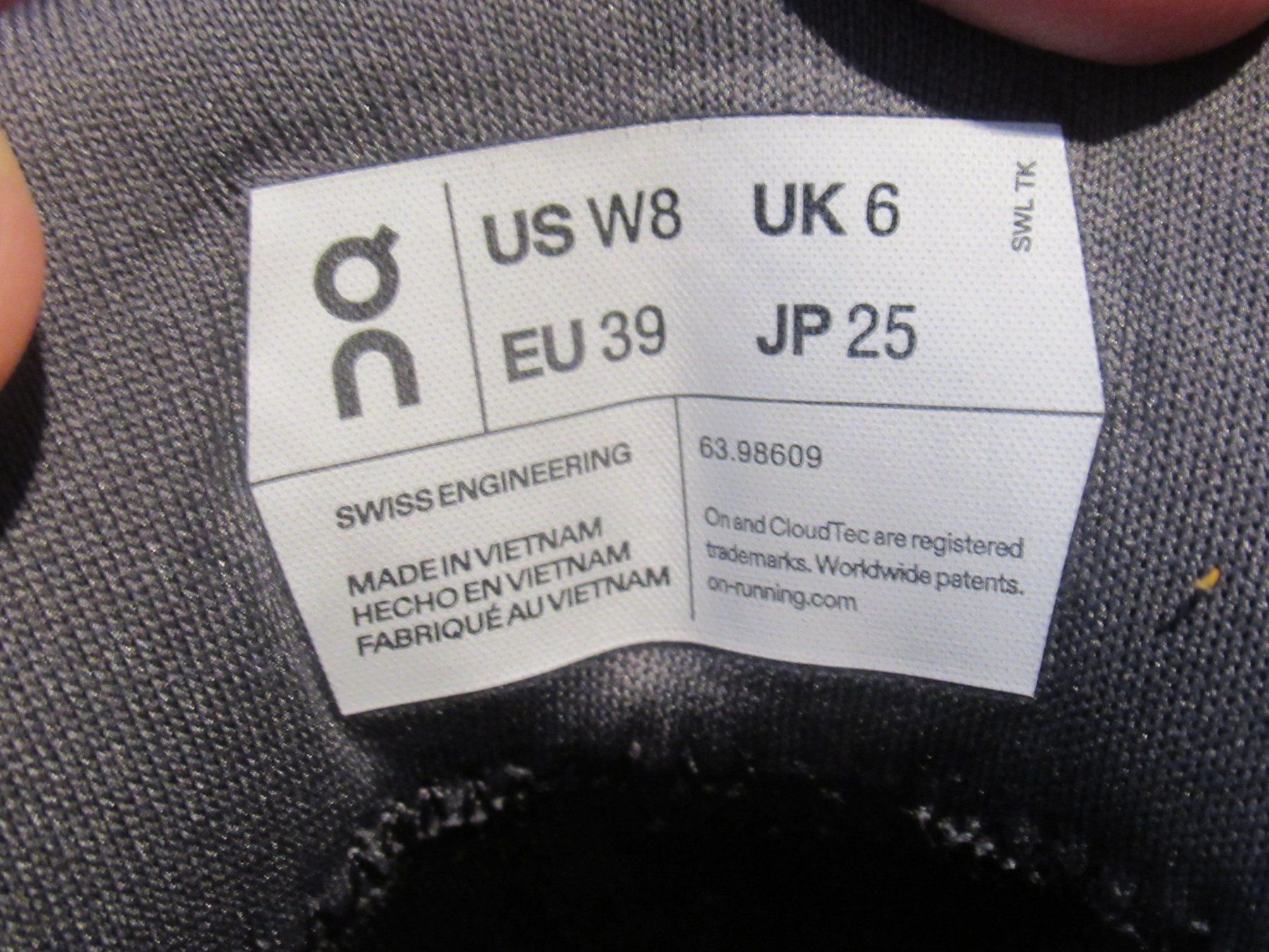 On Herrenschuhe: Wanderschuhe ON Cloudrock Waterproof Grösse 39, fast neu! – Gebraucht aus Schwerzenbach von Lordiman 3