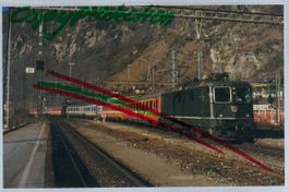 Bahnhof Brig. SBB-CFF Re 4/4 II mit EC. Foto.