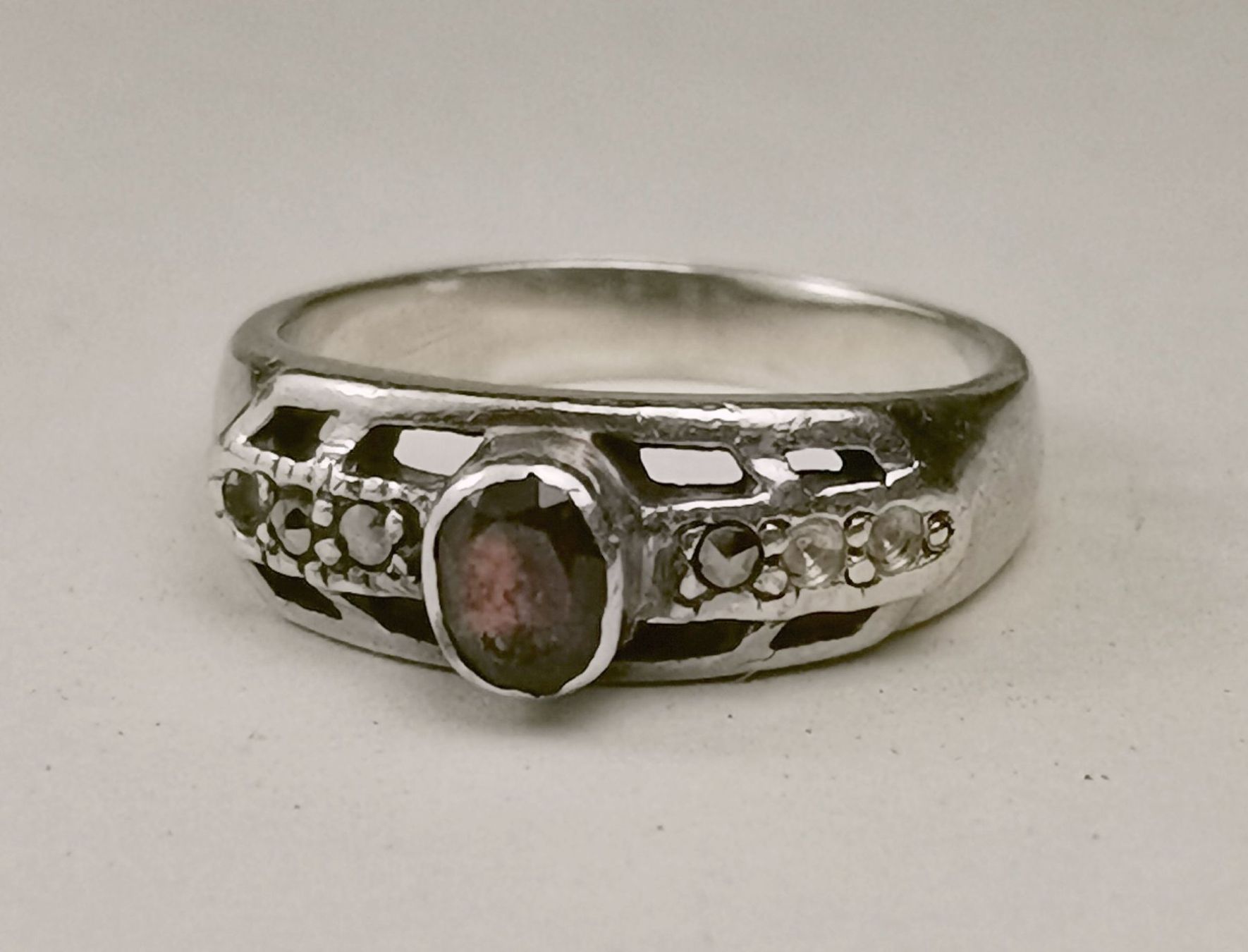 Anelli: antiker Silber Ring mit rotem Stein – Usato da Trasadingen venduto da Traadinger