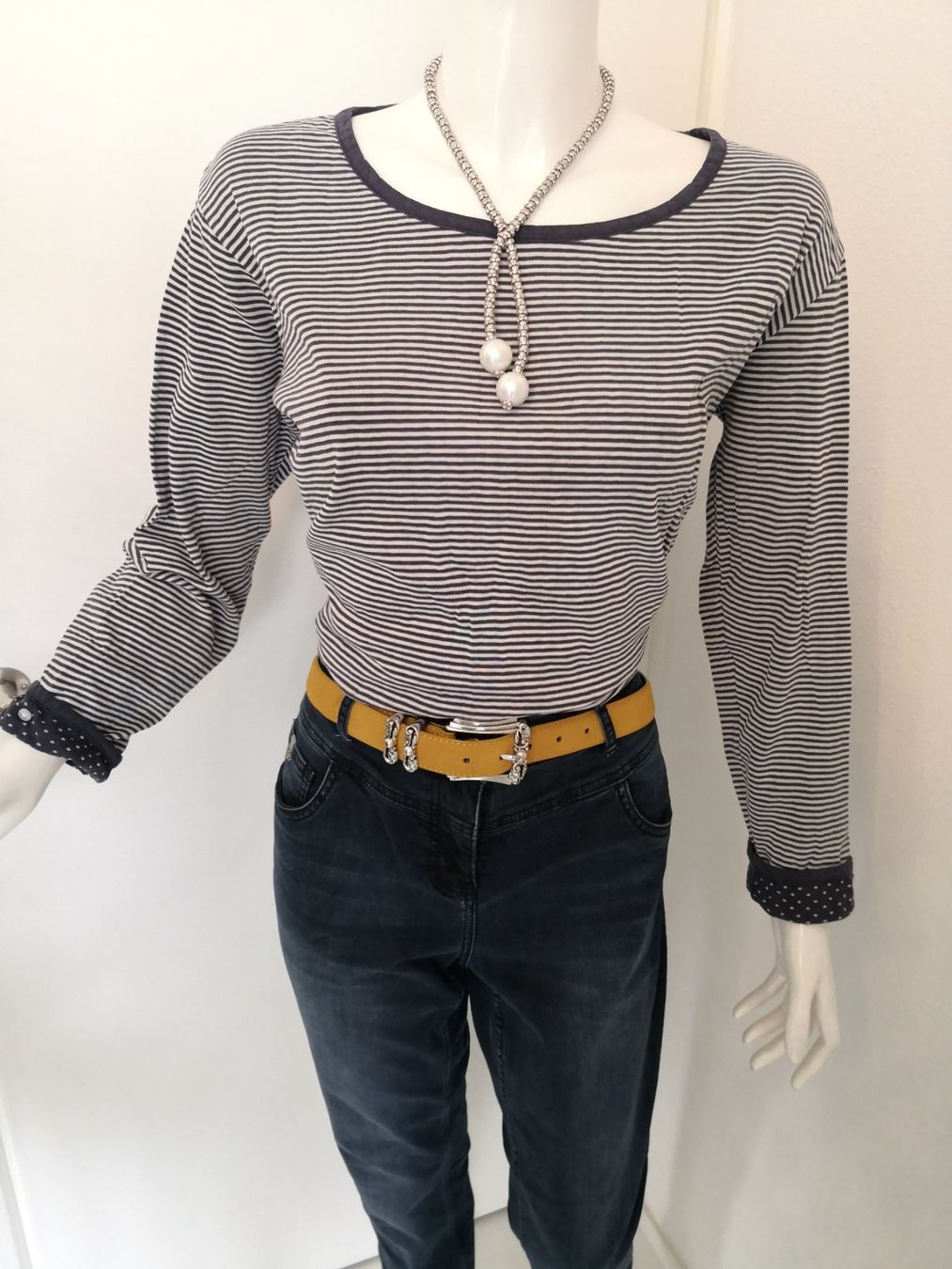 Pullover & Sweatshirts: 🤩MODDISON PULLOVER BLAU-WEISS GESTREIFT – Gebraucht aus Olten von Naja-Twins-Twins 1