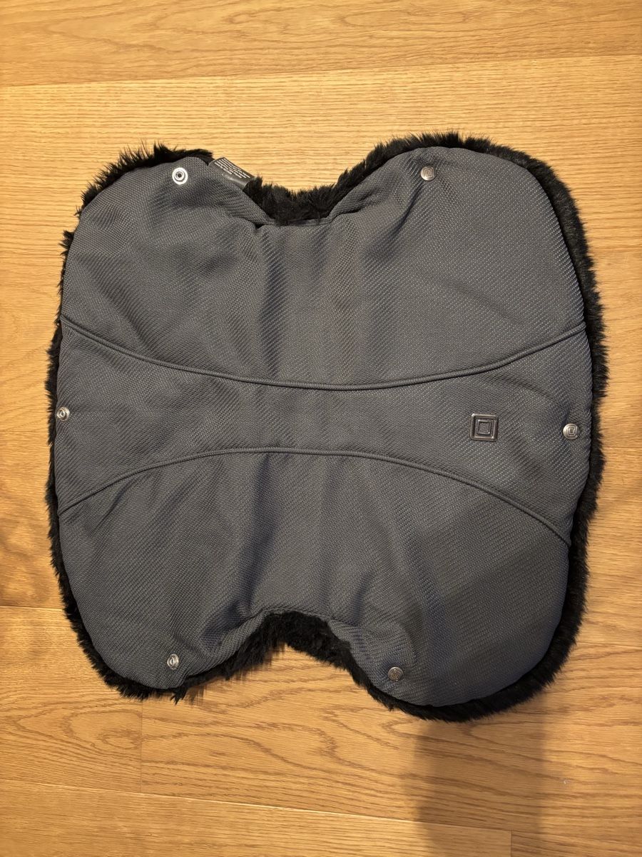 Sonstige Kleidung & Accessoires: Moon Handmuff – Gebraucht aus Adliswil von L.Lau 2