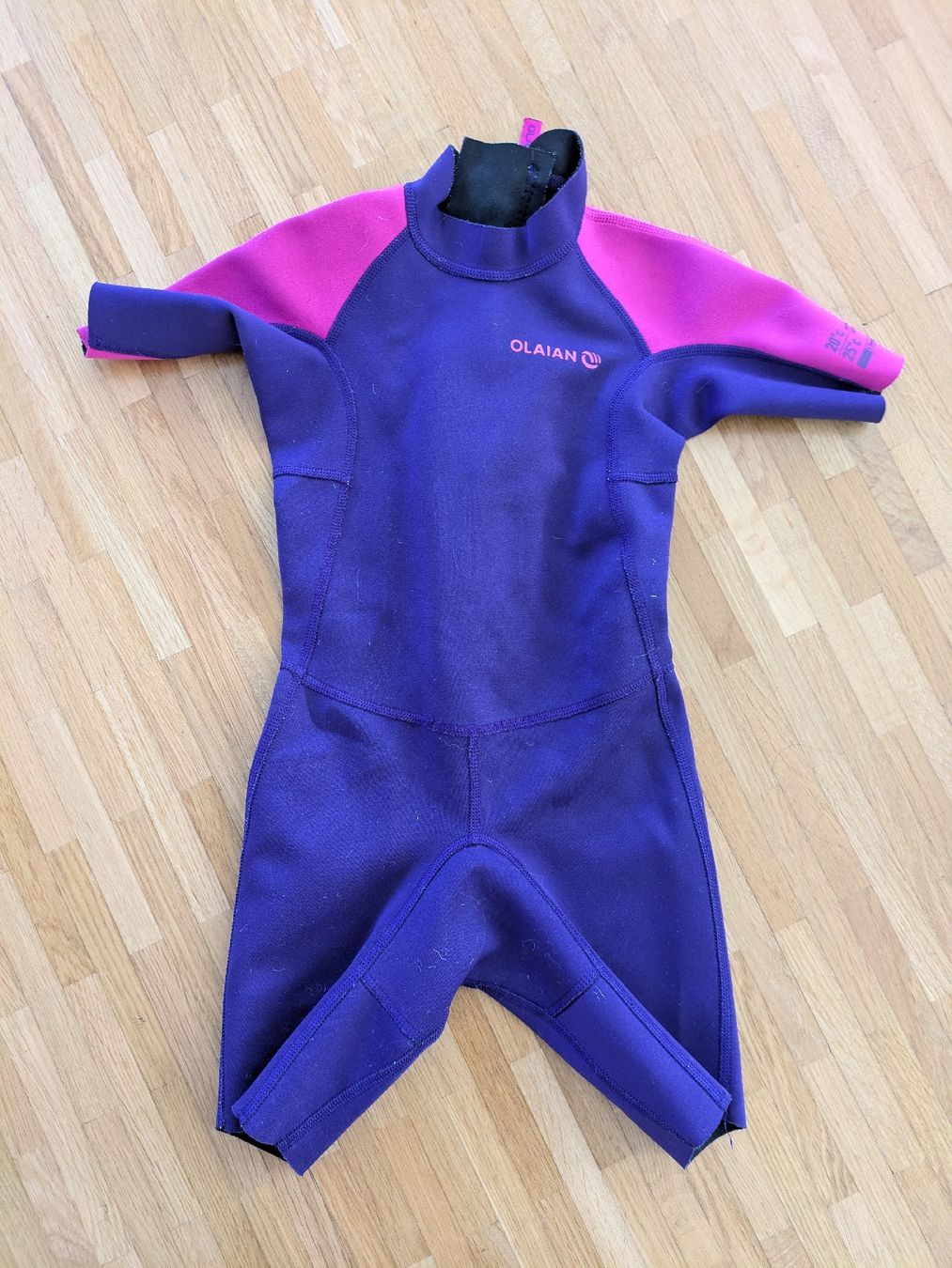 Decathlon Mute per immersioni: Combinaison de surf Olaian, taille 6 ans – Usato da Düdingen venduto da atlantis_cooper
