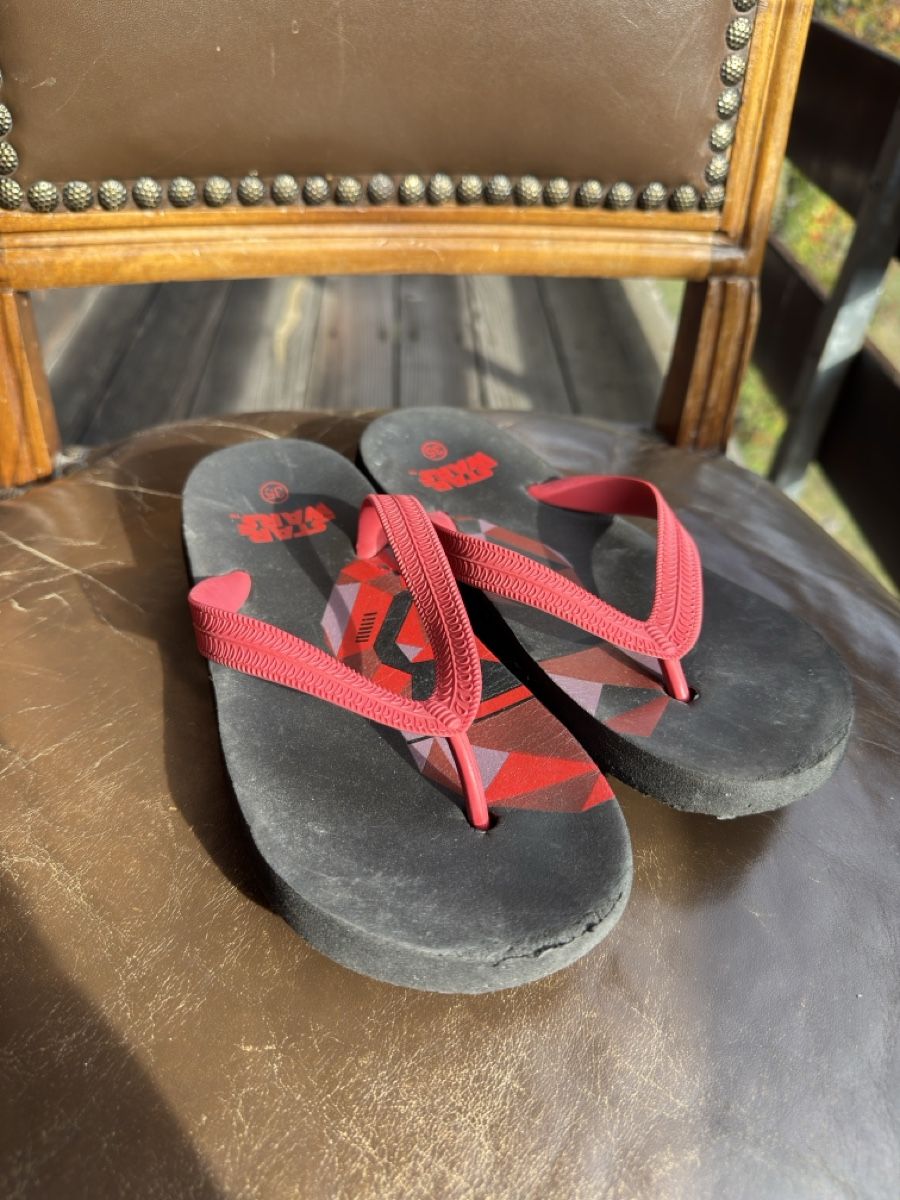 Herrenschuhe: Star Wars Flip Flops black red size 35 – Gebraucht aus Sion von sof_97f5 2