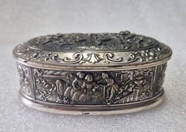 Antike Schmuckdose oval Relief Verzierungen
