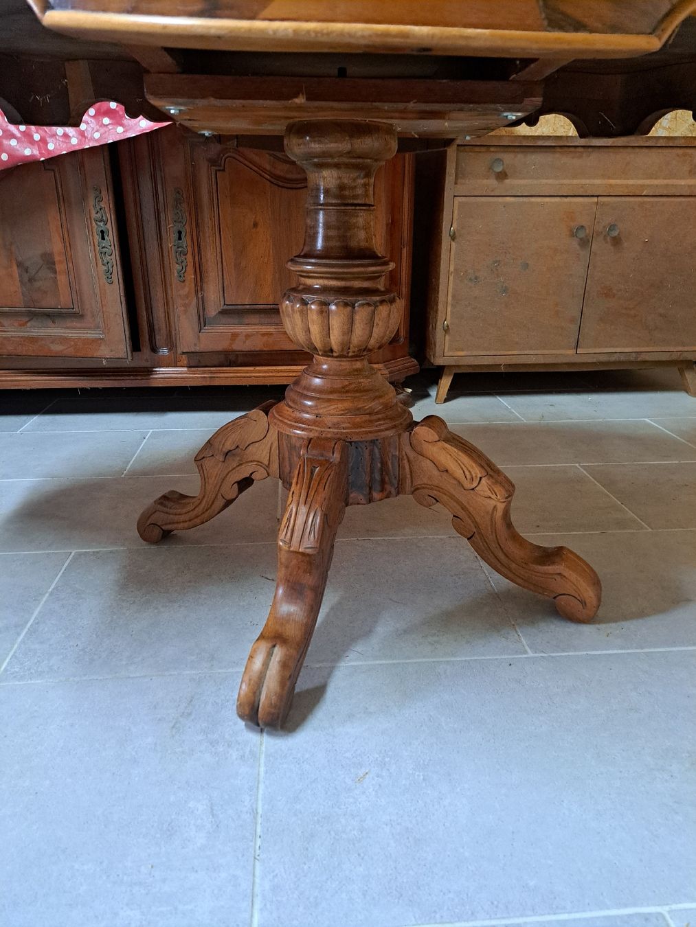 Tische: Table d'appoint vintage en bois massif – Gebraucht aus Matran von Liptec750 1