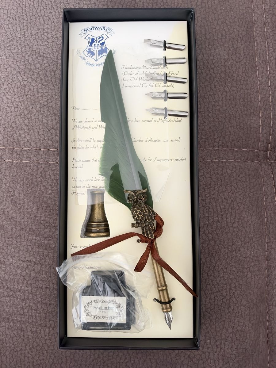 Penna & Evidenziatori: Harry Potter Hogwarts Schreibfeder-Set – Usato da Gossau ZH venduto da SwissFinds7