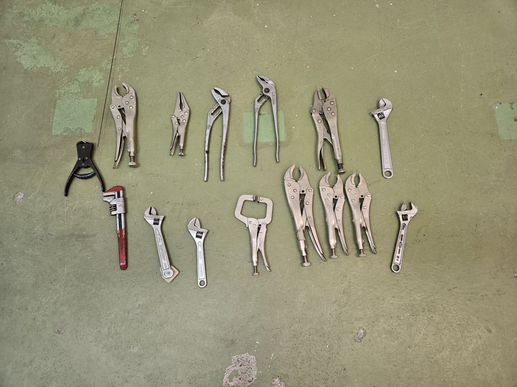 Tutti gli attrezzi: Klemmzangen Konvolut – Usato da Winterthur venduto da Moineau_Mechanics