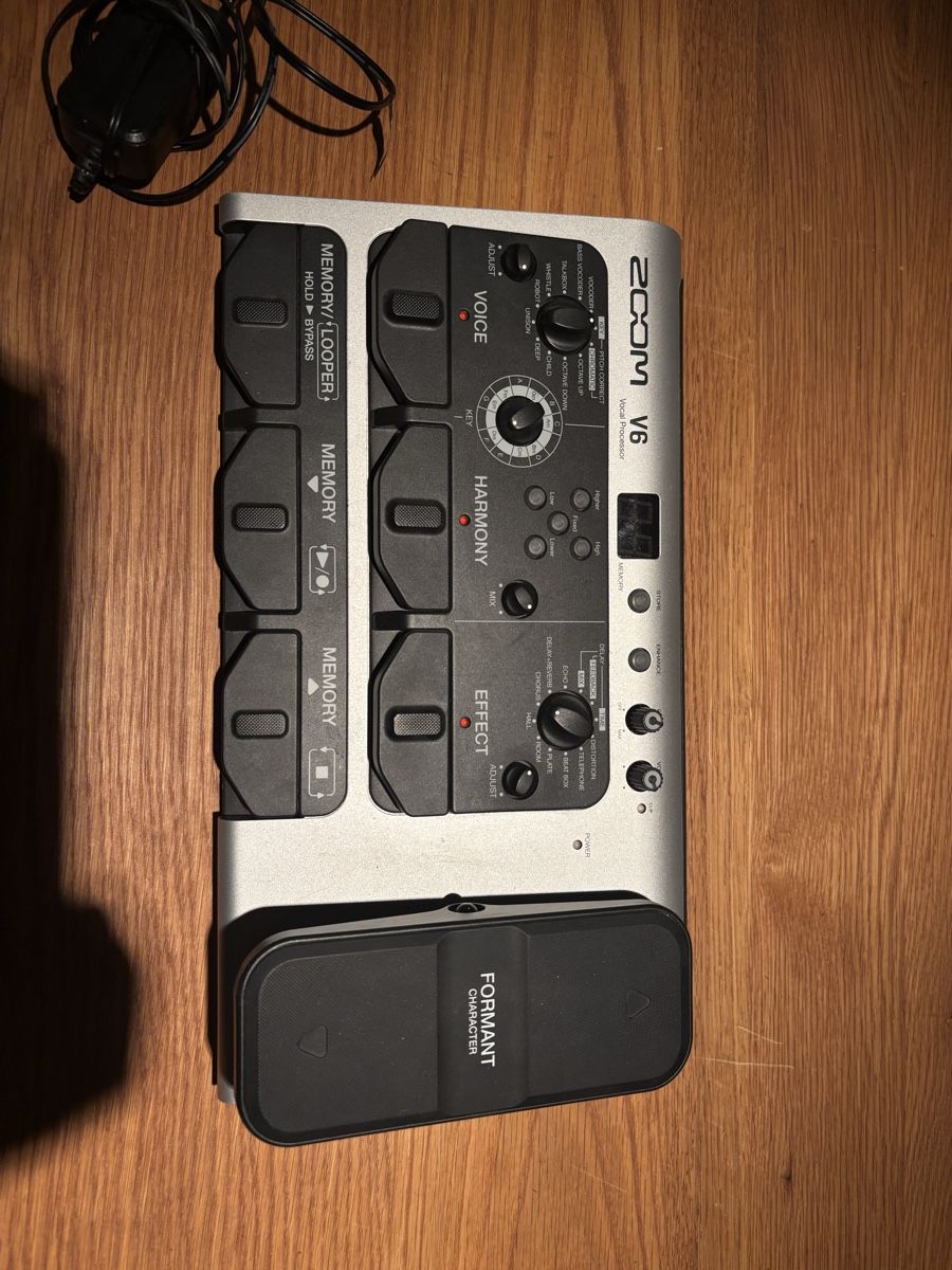 Zoom Platines de mixage: Zoom V6 Vocal Processor mit Netzteil Top Zustand – D'occasion à bern par lee.vi.vi