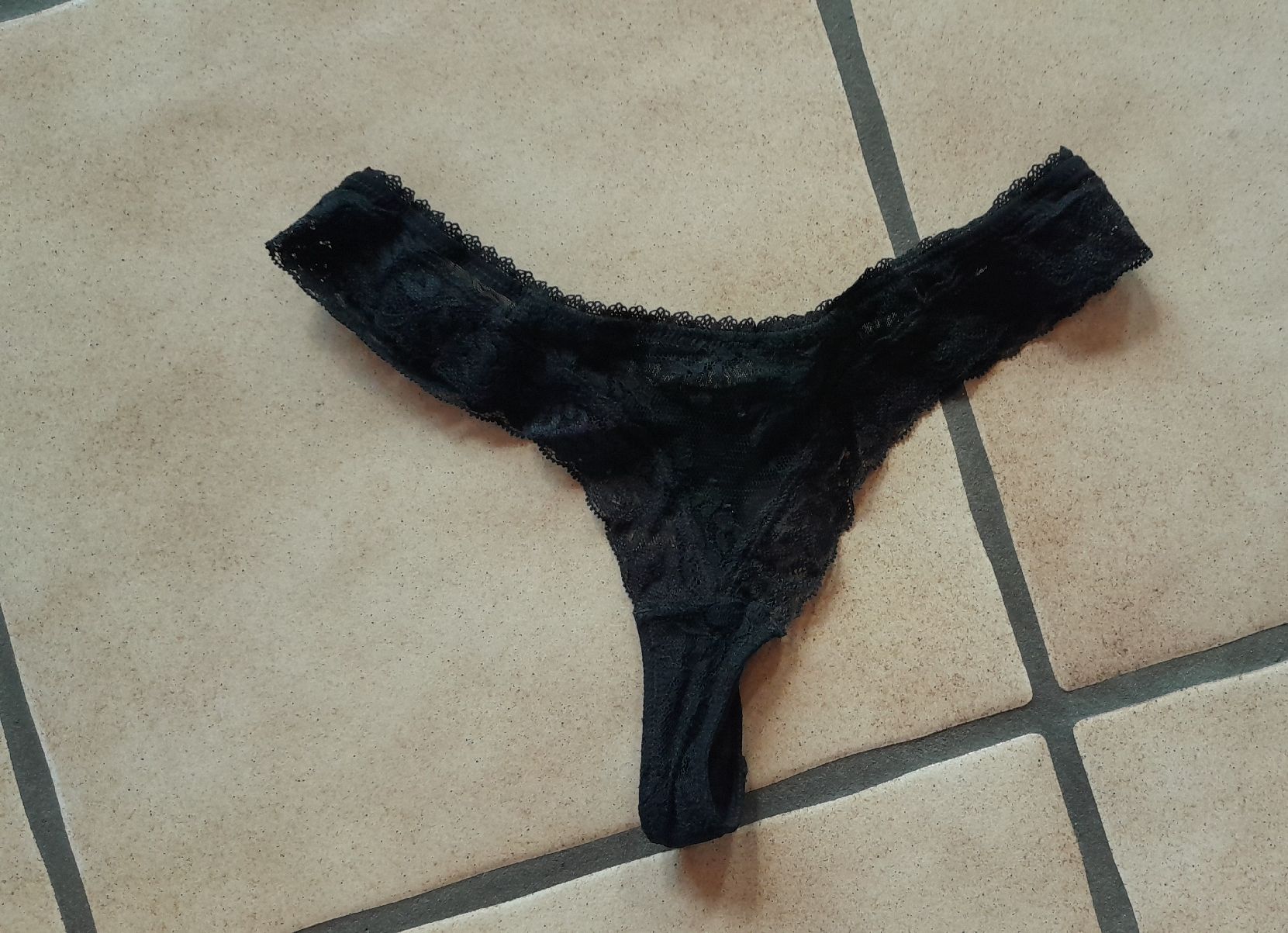 Sonstige Unterwäsche: Tanga aus Spitze – Gebraucht aus Innerthal von System_of_a_down