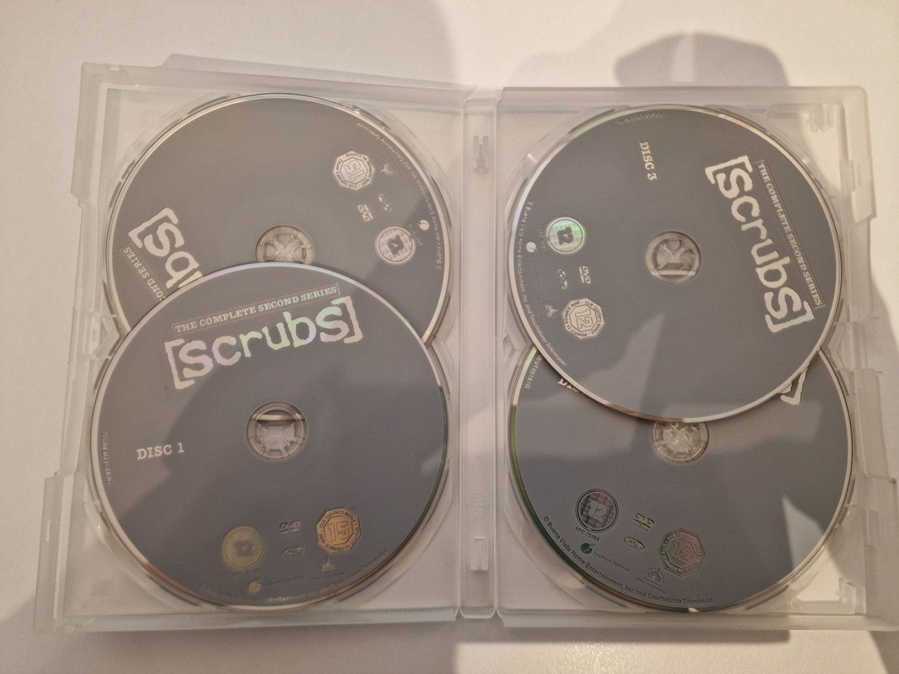 Tutti i DVDs: Scrubs - Die komplette 2. Staffel (DVD) – Usato da Buchrain venduto da Sssschaller 2
