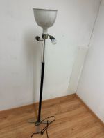 Stehlampe weiss Metall, defekt, mit Kabel