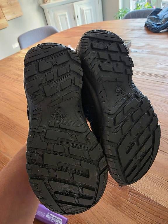 Schuhe für Jungen: Schuhe – Gebraucht aus Birmenstorf AG von JenniferLopetrone 1
