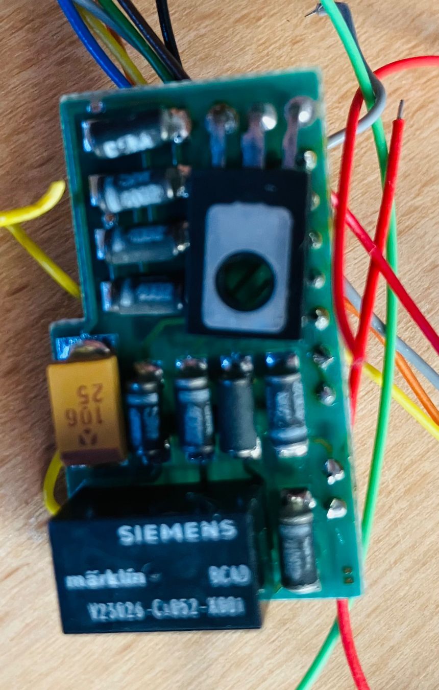 Märklin Modelleisenbahnen: Märklin Decoder mit Ankermotor u. Lichtmodul re 460 – Gebraucht aus Schöftland von Dominuspro 1