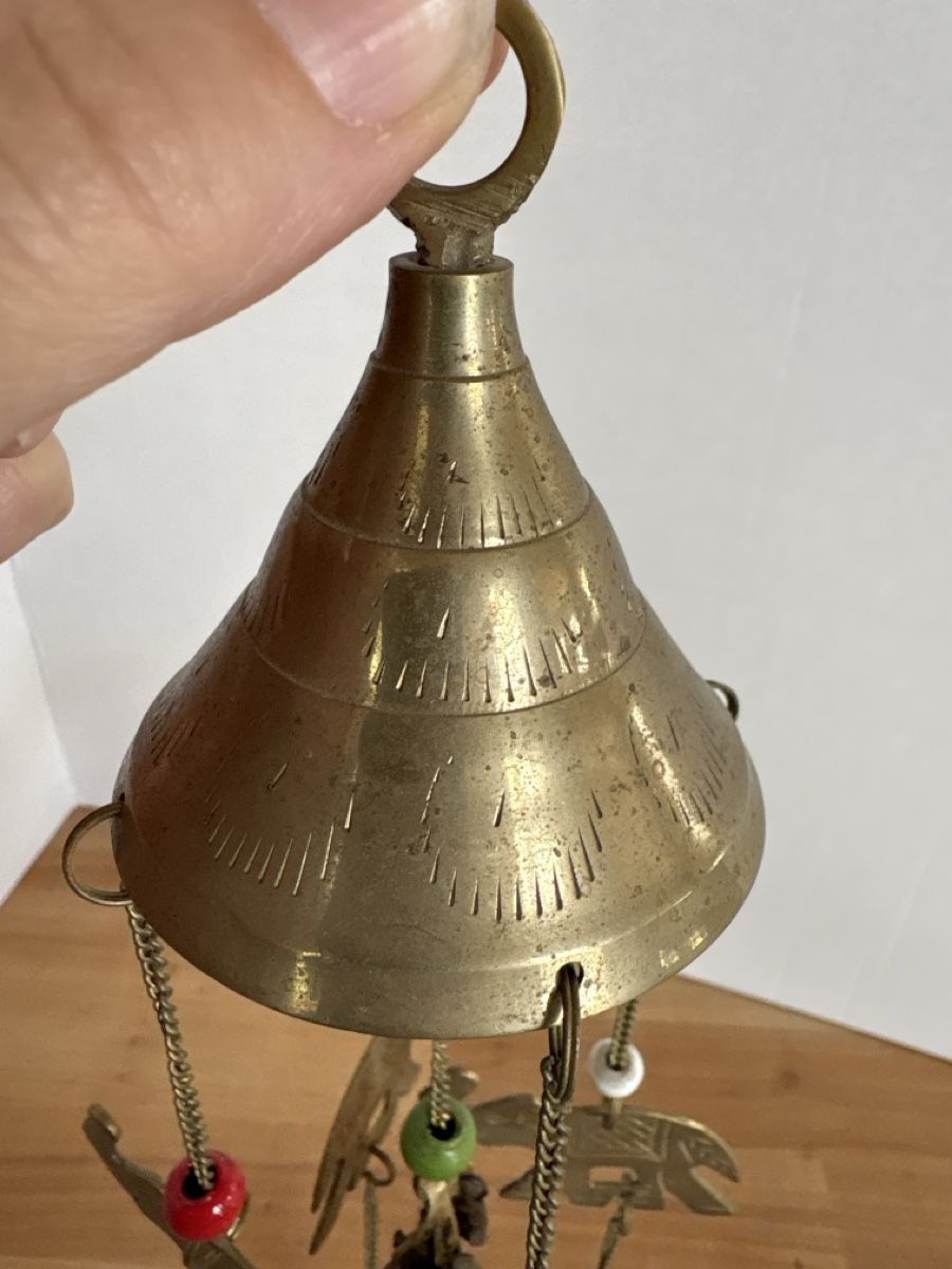Tutte le decorazioni: Glocke mit Elefanten Deko aus Messing. – Usato da Rümlang venduto da euqinom16 3