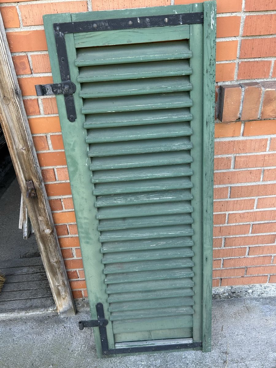 Volets: Alter Fensterladen zu verkaufen. – D'occasion à Gwatt (Thun) par ate_6ng8 1