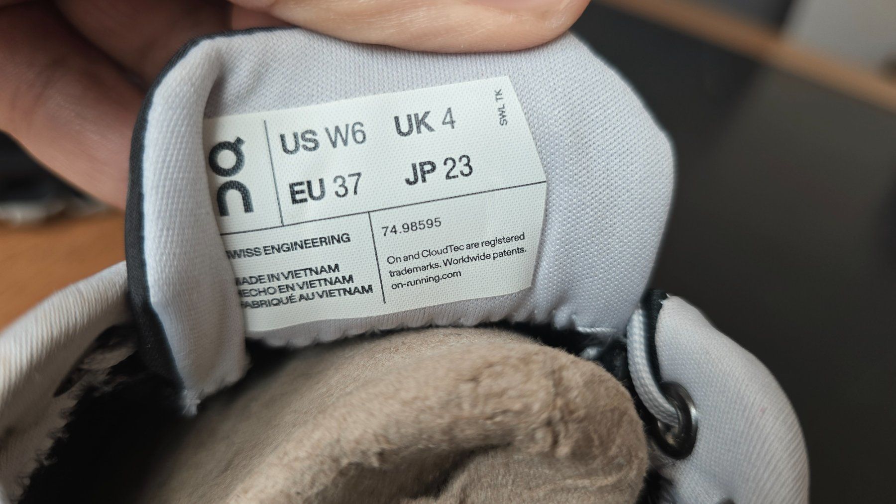 On Chaussures femmes: On Cloud waterproof schuhe EU 37 – D'occasion à Wallisellen par theblacksheep 5