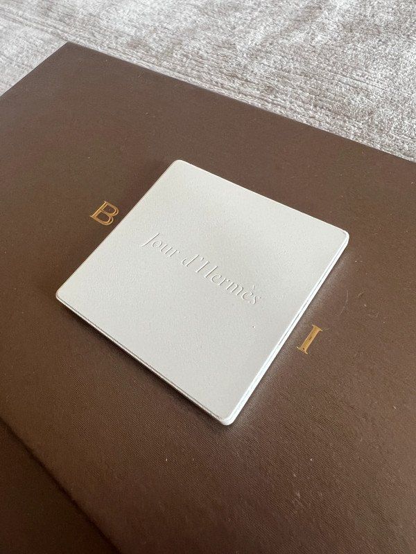 Hermès Parfum & Eau de Toilette: Carré poreux à parfumer Hermès "Jour d'Hermès" – Neu (gemäss Beschreibung) aus Lausanne von Stephaniesdressing 3