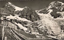 Jungfrau bahn Station eigergletscher mit eiger mönch