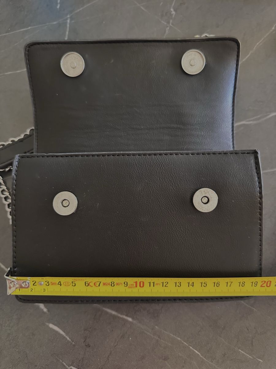 Borse da donna: Schwarze Mini Crossbody Tasche mit Kette – Nuovo (secondo la descrizione) da Zürich venduto da ElissZurich 5