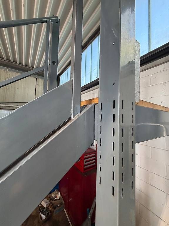 Scale: Metalltreppe von einer Lagerbühne – Usato da Rüti ZH venduto da Msuri 2