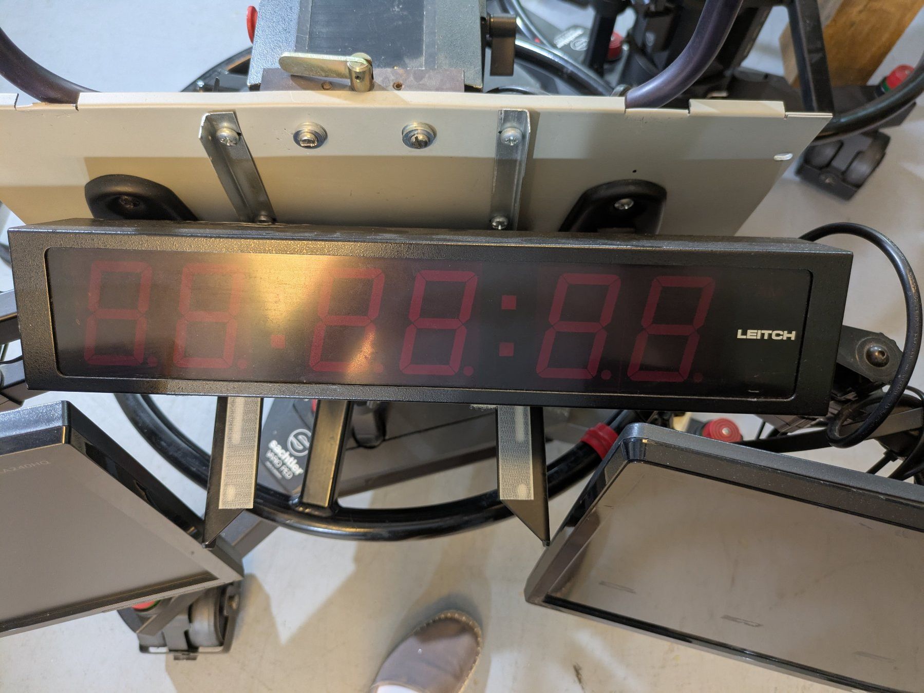 Orologi da terra & Orologi da parete: Leitch Broadcast Timer Set – Up/Down Timer mit LED-Zeitanzei – Usato da Neerach venduto da ciegolink 1