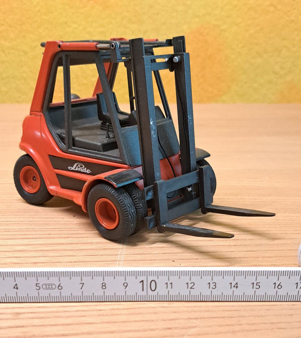 Gama Kit di modellismo & Modellini statici: Linde Stapler (Gabelstapler Modell, Gamma 2422 / 1:24 – Usato da Dietlikon venduto da kosta.katoglou 3