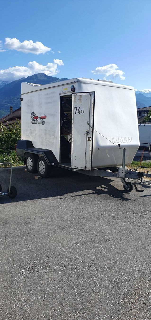 Rimorchi: 1999 Tow A VAN fermée avec store et porte d'accès – Usato da Savièse venduto da Mekpy