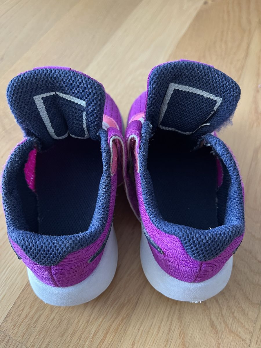 Nike Scarpe per ragazze: Nike Sneakers Kinder Schuhe Gr.23.5 – Usato da Root venduto da Kametaro 3