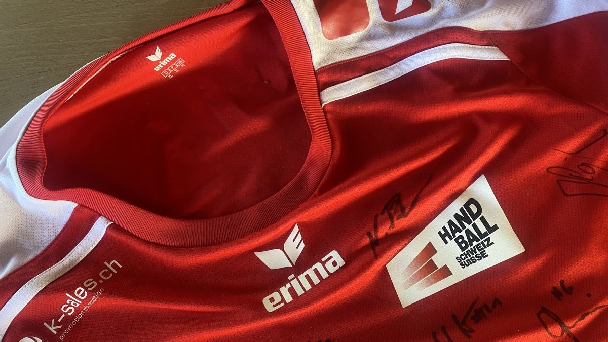 Schweizer Nati Canottiere & Pantaloni: Original Trikot Handball Schweizer Nati 2018 mit Autogrammen – Nuovo (secondo la descrizione) da Stetten SH venduto da Christian_Stetten 2