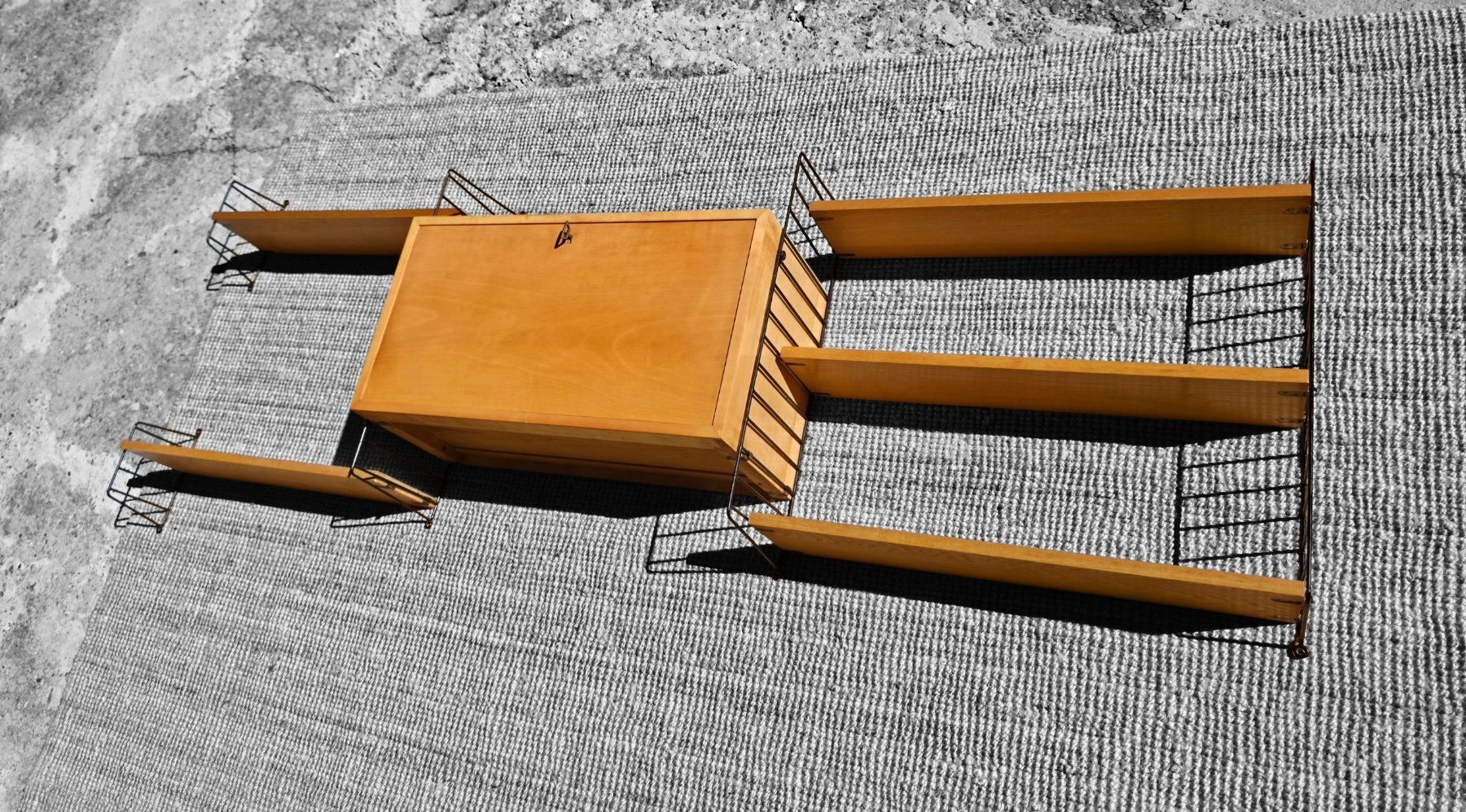 String Scaffali: Originales  Mid Century Stringregal mit Korpus – Usato da Haslen AI venduto da Vintagelix