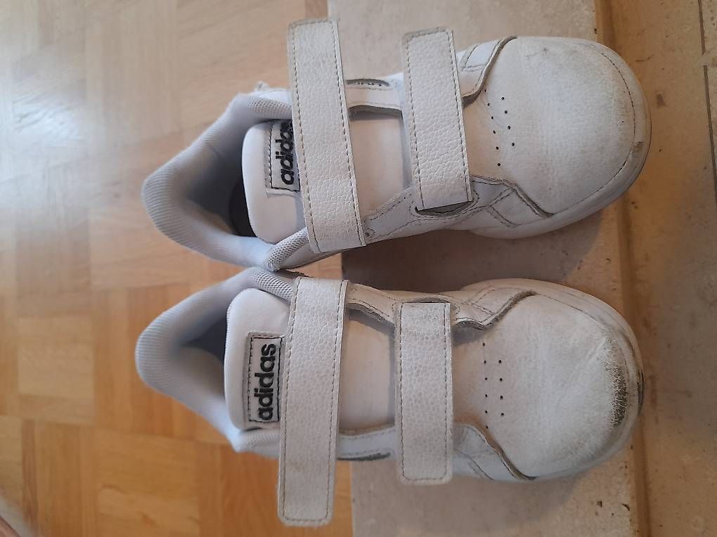 Scarpe per ragazzi: Adidas Kinder Schuhe Gr 30 – Usato da Hochdorf venduto da gal_w9hk