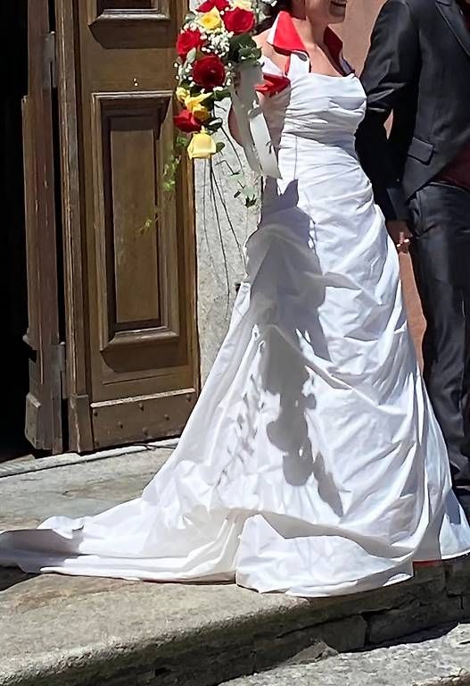 Vestiti: Abito da sposa Vog Lugano in seta – Usato da Mendrisio venduto da LaSa00
