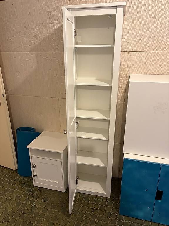 Nachttische: Spiegelschrank u. Nachttischkommode gratis, Selbstabholung – Gebraucht aus Schönenberg ZH von caffeina 1