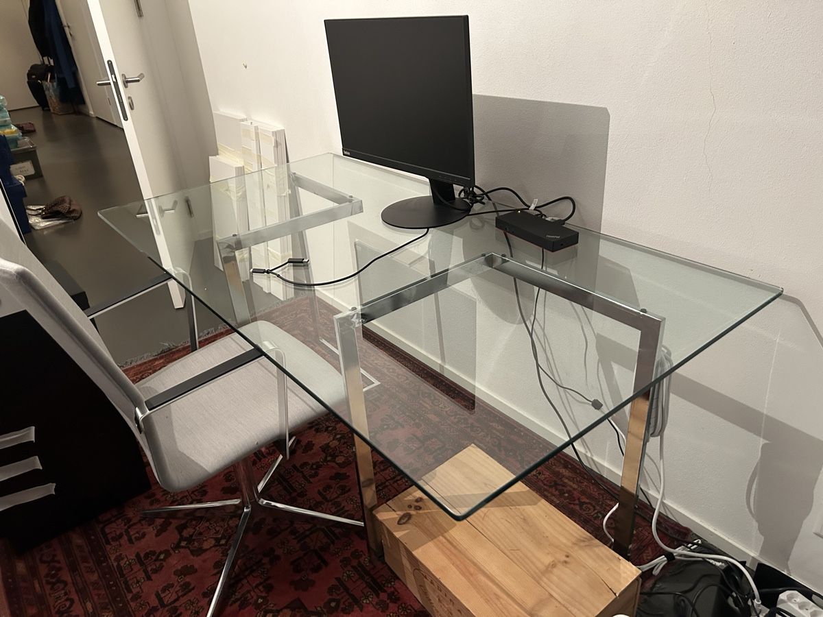 Scrivanie: Modern Glass Desk, Perfect Home Office – Usato da Männedorf venduto da Arossmann