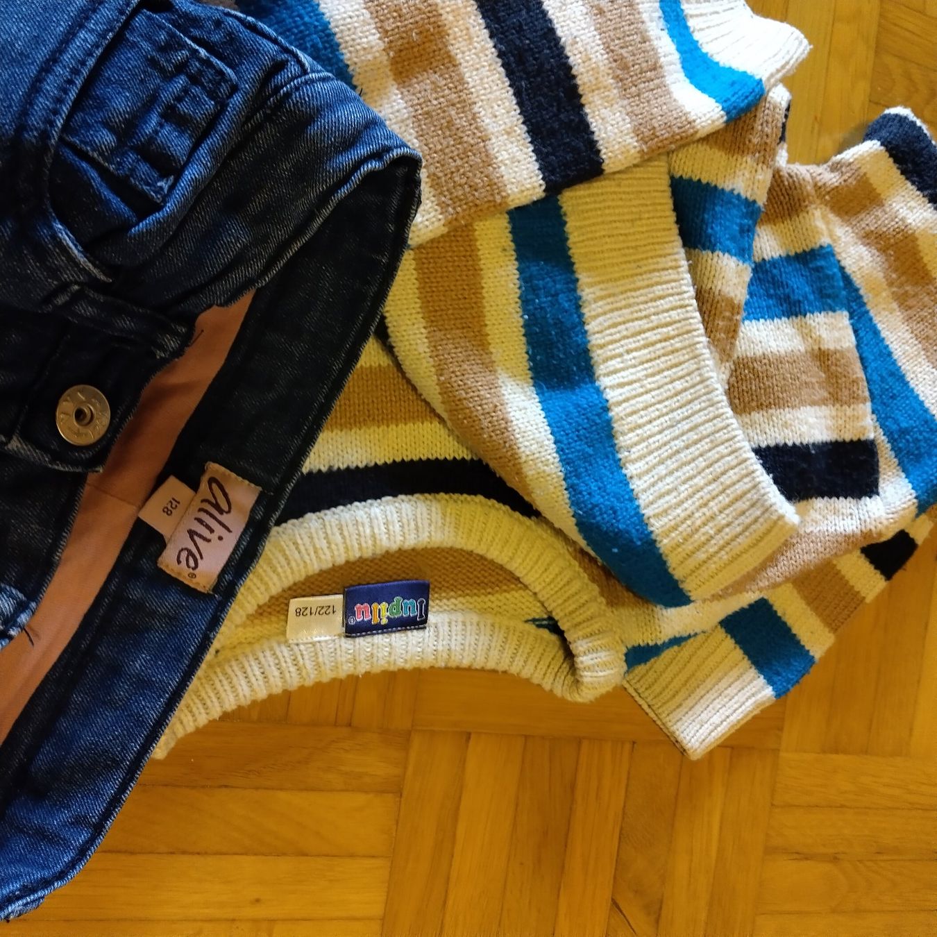 Kleiderpakete & -sets: Kinder Set Pullover und Jeans Grösse 128 gebraucht – Gebraucht aus Oberdorf NW von niederj 2