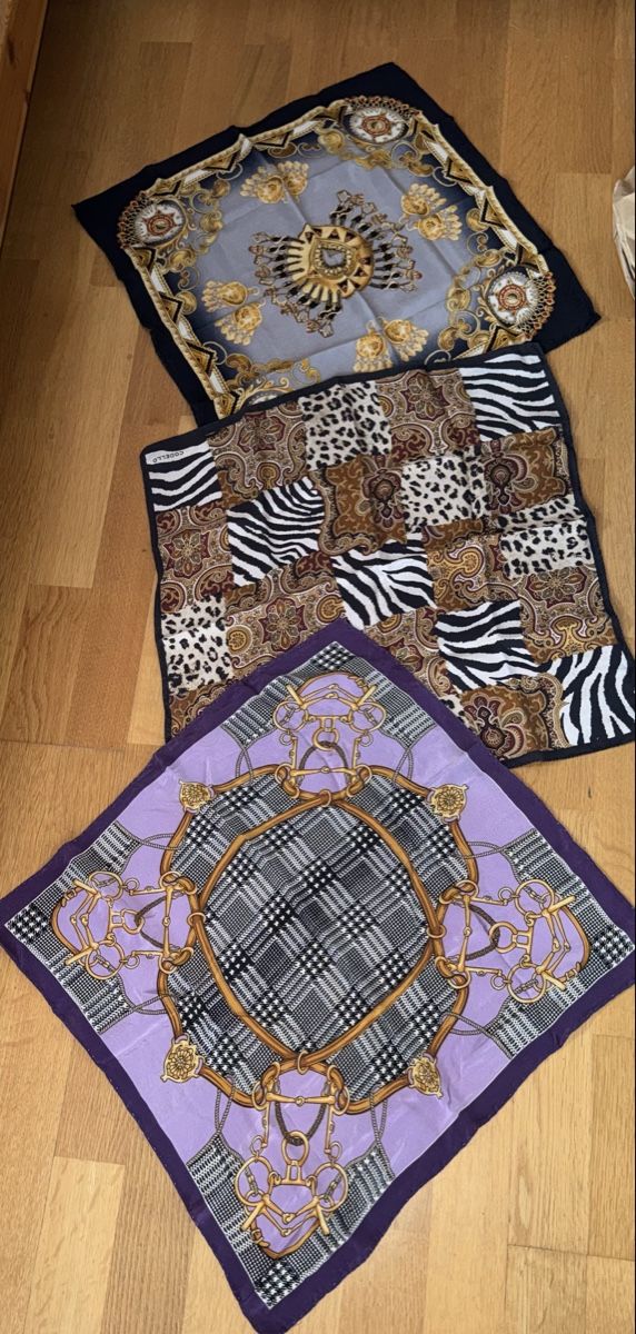 Codello Foulard & Sciarpe: Schöne Foulards Codello – Usato da Gümligen venduto da morticiaaddams