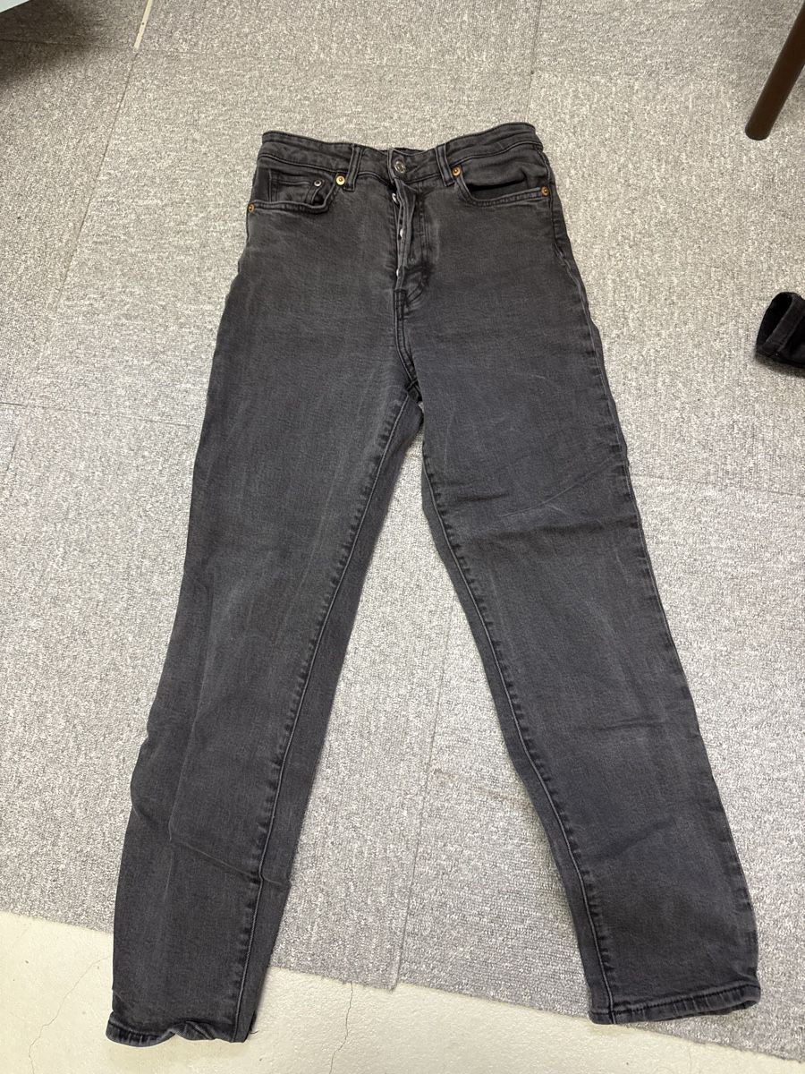 H&M Pantaloni: graue h&m momjeans, grösse 36 – Usato da Goldach venduto da Pw1427