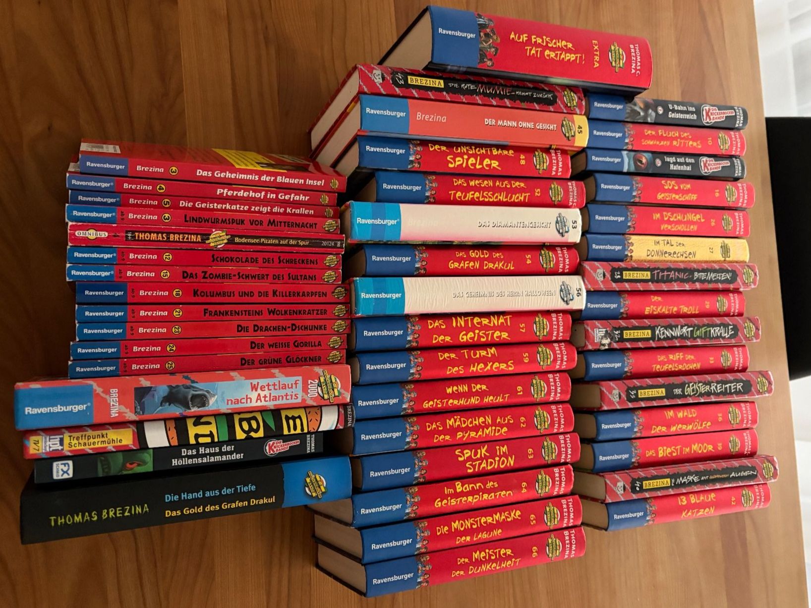 Bücher: Die Knickerbocker Bande Sammlung (x47)-Thomas Brezina – Gebraucht aus Oberwil-Lieli von Toscombra 1