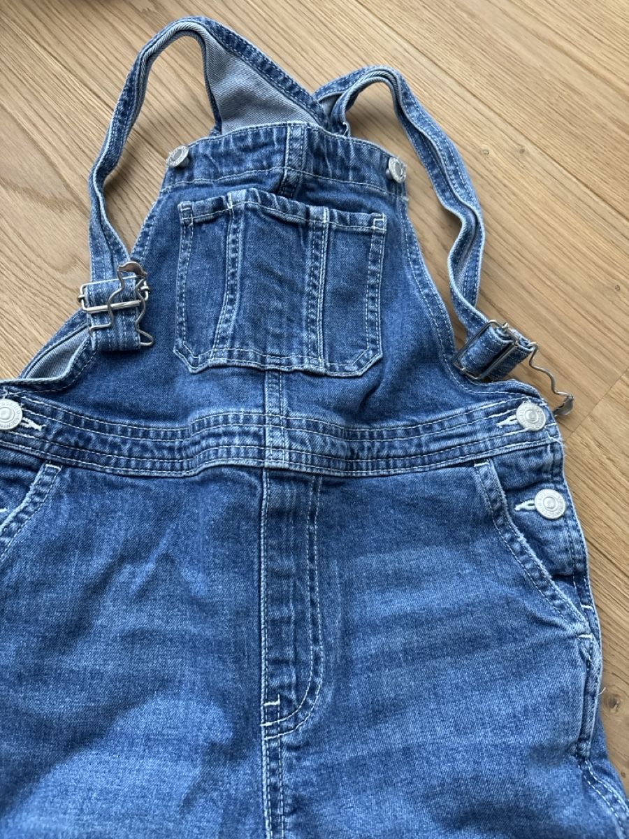 H&M Pantalons: Latzhose Denim Grösse 128 gute Zustand – D'occasion à Zollikerberg par Boston1981 1