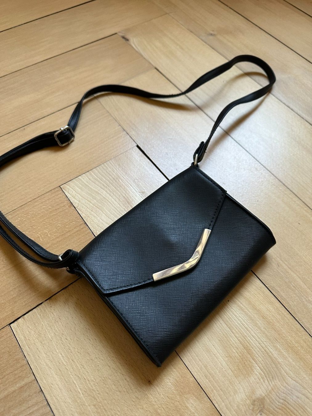 Taschen für Damen: Kunstleder Umhängetasche schwarz – Gebraucht aus Zürich von Diazaio 1