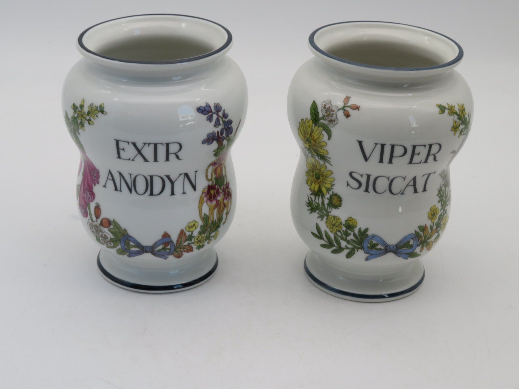 Vasi & Recipienti: 2 Langenthal Keramik-Apothekengefässe mit Blumenmuster – Usato da Reinach BL venduto da WBZ-Flohmarkt