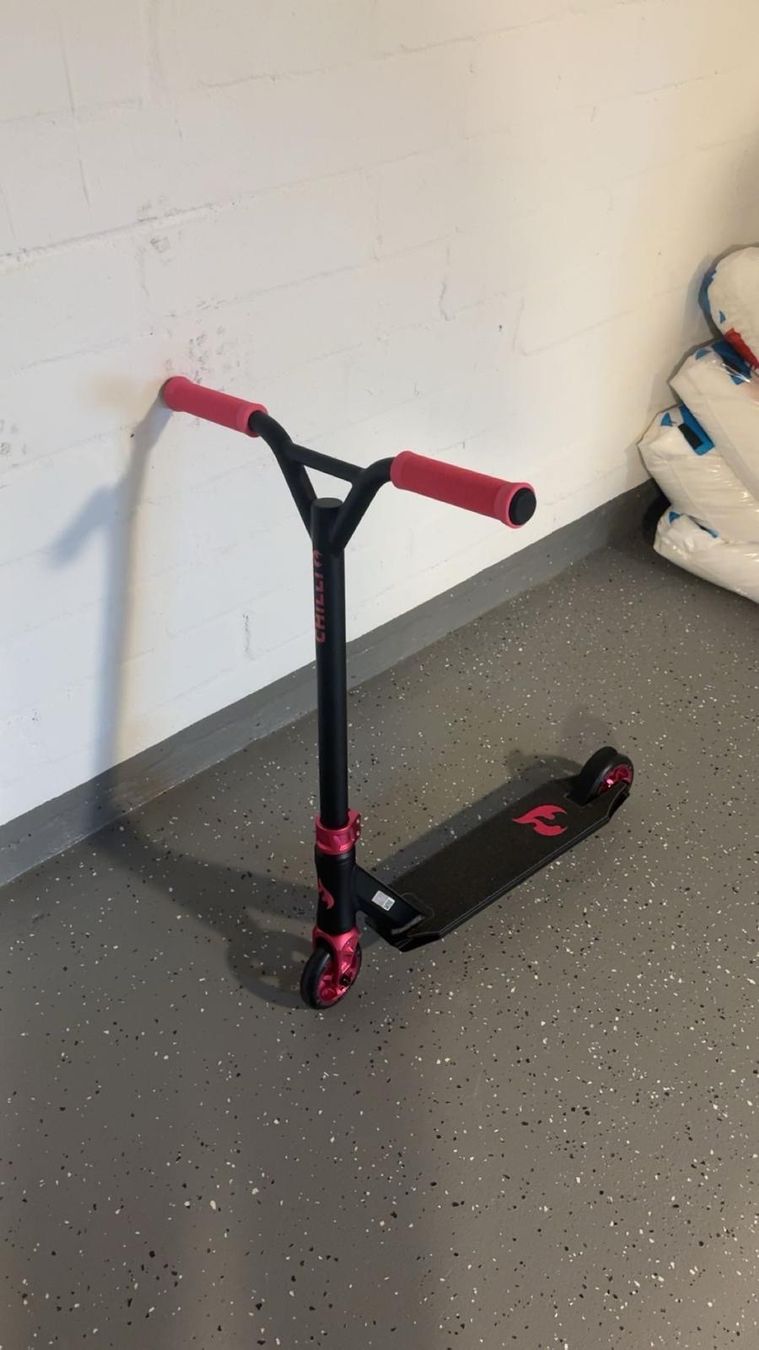 Scooters: Scooter 3000 Black/Pink – D'occasion à Niederscherli par ija_y67c 1